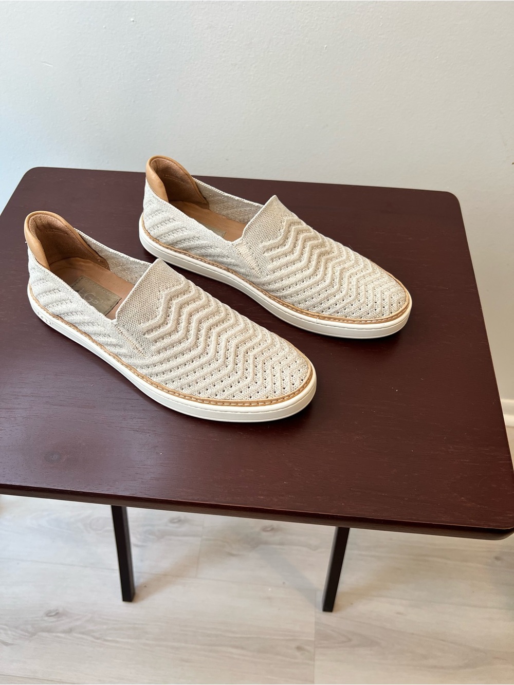 UGG Sammy Chevron Knit Slip-On Sneakers Beige Neutral Size 8.5